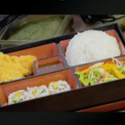 Pure Chicken Pieces with 3 Pieces of Sushi
